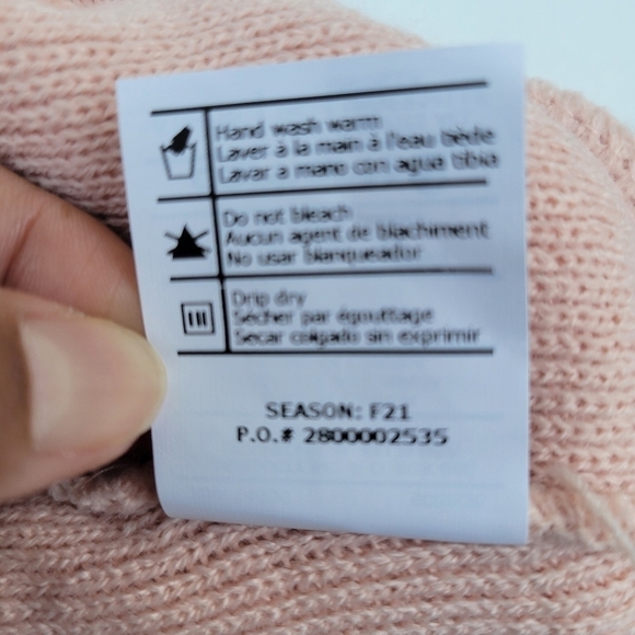 Carhartt NWT Embroidered beanie.